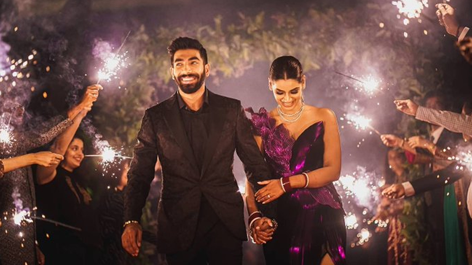 Jasprit Bumrah Reception: സഞ്ജന ഗണേശനോടൊപ്പമുള്ള ചിത്രങ്ങൾ പങ്ക് വെച്ച് ബുമ്ര; ഏറ്റെടുത്ത് ആരാധകർ Jasprit Bumrah Reception: സഞ്ജന ഗണേശനോടൊപ്പമുള്ള ചിത്രങ്ങൾ പങ്ക് വെച്ച് ബുമ്ര; ഏറ്റെടുത്ത് ആരാധകർ