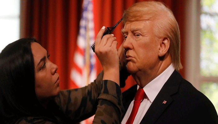 Donald Trump: ജനരോക്ഷം പ്രതിമയോട്, ട്രംപിന്റെ മെഴുകു പ്രതിമ ഇടിച്ചു തകര്ത്ത് ജനങ്ങള് Donald Trump: ജനരോക്ഷം പ്രതിമയോട്, ട്രംപിന്റെ മെഴുകു പ്രതിമ ഇടിച്ചു തകര്ത്ത് ജനങ്ങള്