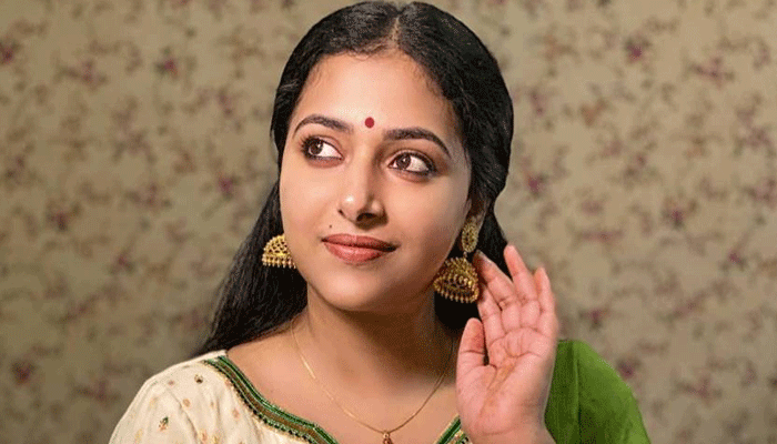കഷ്ടപ്പെട്ട് Diet ഇരിക്കുമ്പോളാണ് എന്റെ ഭർത്താവ് എന്നോട് ഇങ്ങനെ പെരുമാറിയത്, പരാതിയുമായി അനു സിത്താര കഷ്ടപ്പെട്ട് Diet ഇരിക്കുമ്പോളാണ് എന്റെ ഭർത്താവ് എന്നോട് ഇങ്ങനെ പെരുമാറിയത്, പരാതിയുമായി അനു സിത്താര