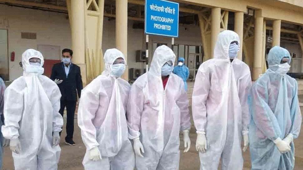 Kerala Covid Update : ഇന്ന് 2060 പേർക്ക് കോവിഡ്, ടെസ്റ്റ് പോസിറ്റിവിറ്റി 4.33%, പത്തിൽ താഴാതെ മരണ നിരക്ക് Kerala Covid Update : ഇന്ന് 2060 പേർക്ക് കോവിഡ്, ടെസ്റ്റ് പോസിറ്റിവിറ്റി 4.33%, പത്തിൽ താഴാതെ മരണ നിരക്ക്