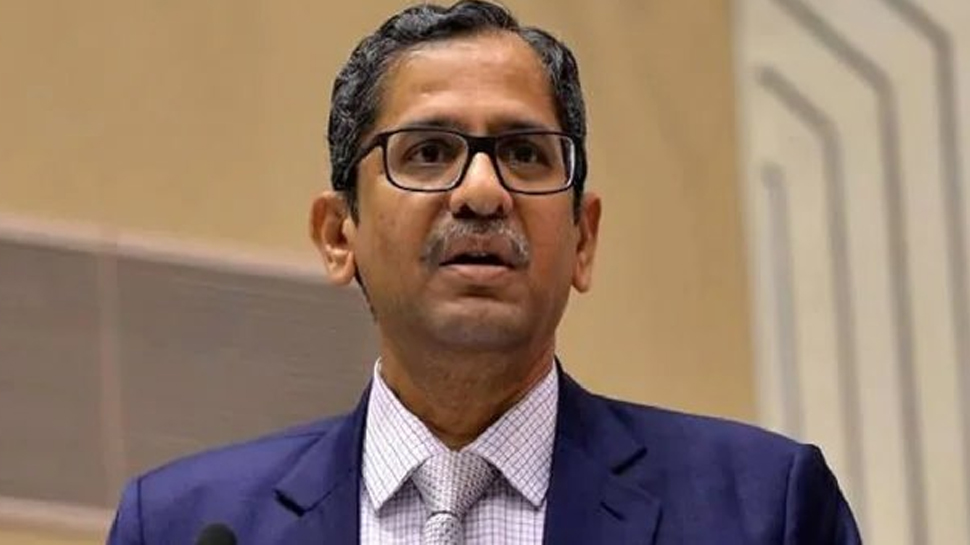 Justice Nv Ramana: കർഷക കുടുംബത്തിൽ നിന്നും നിന്നും ചീഫ് ജസ്റ്റിസ് ഒാഫ് ഇന്ത്യയുടെ കസേരയിലേക്ക് എത്തിയ സ്വയ പ്രയത്നശാലി Justice Nv Ramana: കർഷക കുടുംബത്തിൽ നിന്നും നിന്നും ചീഫ് ജസ്റ്റിസ് ഒാഫ് ഇന്ത്യയുടെ കസേരയിലേക്ക് എത്തിയ സ്വയ പ്രയത്നശാലി