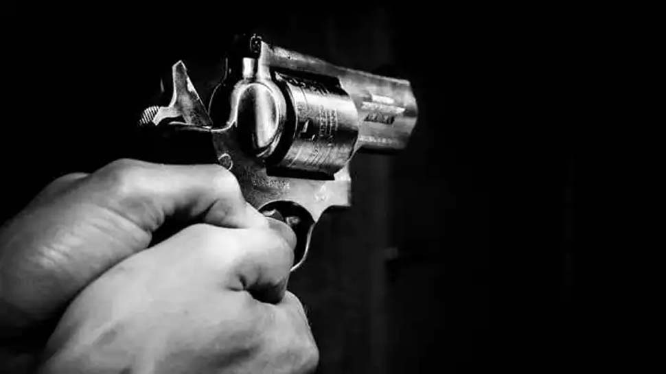 Kasargod Firing: അധോലോക സംഘവും പോലീസും തമ്മിലുണ്ടായ വെടിവെപ്പിൽ രണ്ട് പോലീസുകാർക്ക് പരിക്ക് Kasargod Firing: അധോലോക സംഘവും പോലീസും തമ്മിലുണ്ടായ വെടിവെപ്പിൽ രണ്ട് പോലീസുകാർക്ക് പരിക്ക്