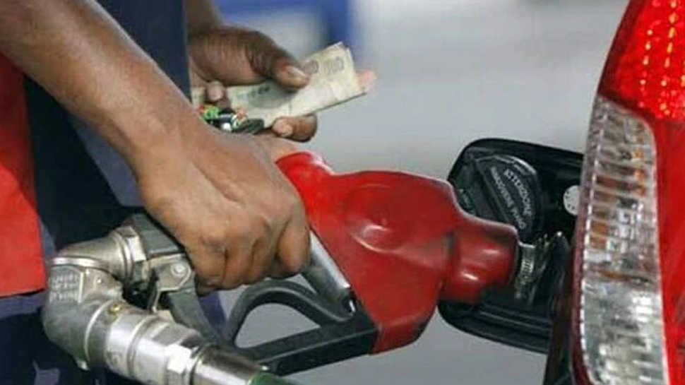 Fuel Price: ഇന്ധന വില തുടർച്ചയായി രണ്ടാം ദിവസവും മാറ്റമില്ലാതെ തുടരുന്നു; പെട്രോൾ വില തിരുവനന്തപുരത്ത് 92.41 രൂപ, കോഴിക്കോട് 91.25 രൂപ Fuel Price: ഇന്ധന വില തുടർച്ചയായി രണ്ടാം ദിവസവും മാറ്റമില്ലാതെ തുടരുന്നു; പെട്രോൾ വില തിരുവനന്തപുരത്ത് 92.41 രൂപ, കോഴിക്കോട് 91.25 രൂപ