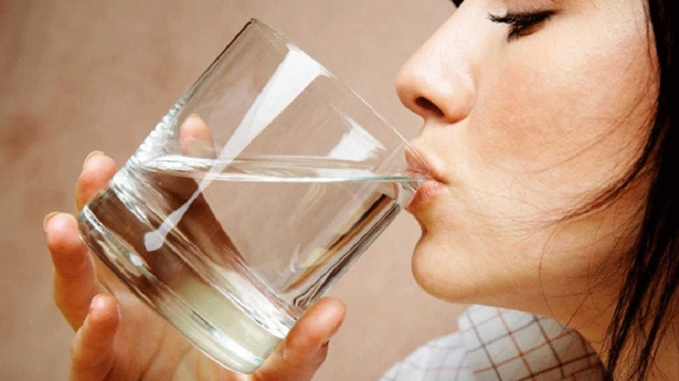 Dry Throat : തൊണ്ട വരളുന്നതിന്റെ കാരണങ്ങൾ എന്തൊക്കെ? Dry Throat : തൊണ്ട വരളുന്നതിന്റെ കാരണങ്ങൾ എന്തൊക്കെ?