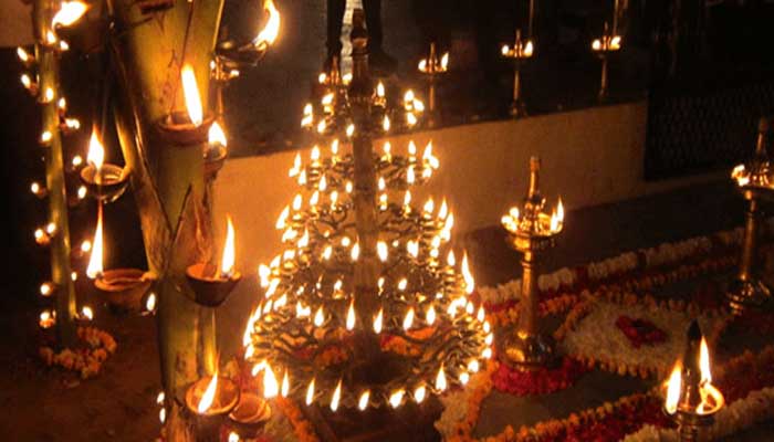 ഈ സമയങ്ങളിലെ ദീപാരാധന തൊഴുന്നതിനുള്ള ഫലങ്ങൾ അറിയാമോ? ഈ സമയങ്ങളിലെ ദീപാരാധന തൊഴുന്നതിനുള്ള ഫലങ്ങൾ അറിയാമോ?