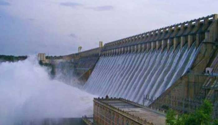 Mullaperiyar Dam: മുല്ലപ്പെരിയാറിൽ മുന്നറിയിപ്പില്ലാതെ 10 ഷട്ടറുകൾ തുറന്നു,  അർദ്ധരാത്രി വീടുകളിൽ വെള്ളം കയറി