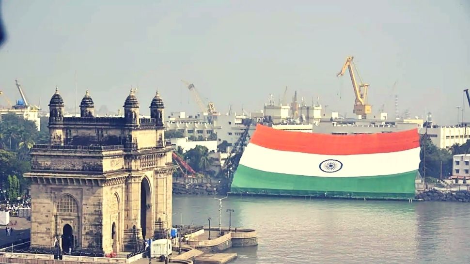 Indian Navy Viral |150 അടി ഉയരം,1.4 ടൺ ഭാരം, ഏറ്റവും വലിയ ദേശിയ പതാക മുംബൈയിൽ ഉയർത്തി ഇന്ത്യൻ നേവി