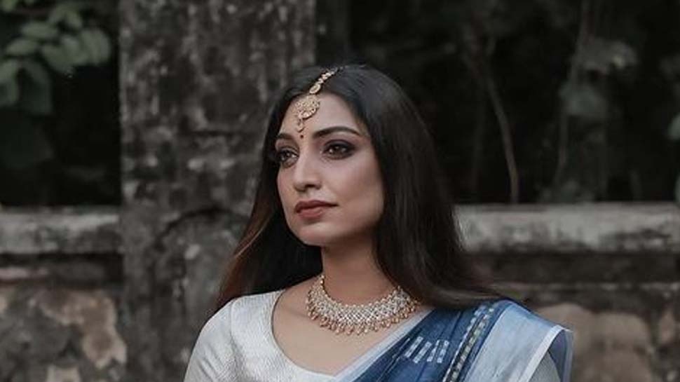 Bigg Boss star ritu manthra looking beautiful new saree look for new ...