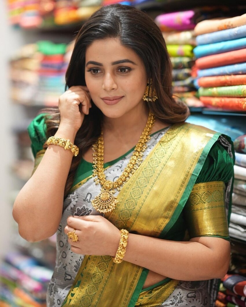 Four held in Kochi for blackmailing actress Shamna Kasim with marriage  proposal