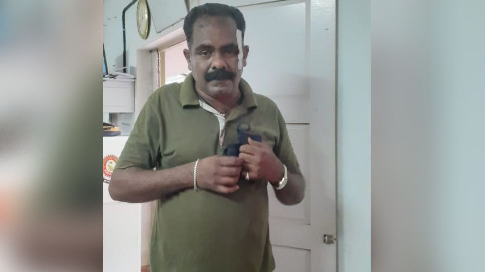 Crime: സീറ്റിനിടയിലൂടെ കയ്യിട്ടു യുവതിയെ പിടിച്ചു; 49 കാരൻ അറസ്റ്റിൽ Crime: സീറ്റിനിടയിലൂടെ കയ്യിട്ടു യുവതിയെ പിടിച്ചു; 49 കാരൻ അറസ്റ്റിൽ