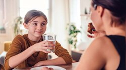 Drinking water: ഭക്ഷണ സമയത്ത് വെള്ളം കുടിയ്ക്കുന്നത്‌ ആരോഗ്യത്തെ ബാധിക്കുമോ? 