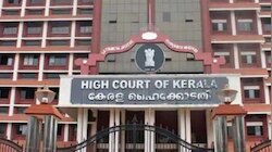 സിവിക് ചന്ദ്രന് ജാമ്യം അനുവദിച്ച ജഡ്ജിയുൾപ്പെടെ നാല് പേർക്ക് സ്ഥലംമാറ്റം