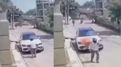Viral Video: കൂലി നൽകിയില്ല, മുതലാളിയുടെ ബെൻസ് കാർ കത്തിച്ച് യുവാവ്