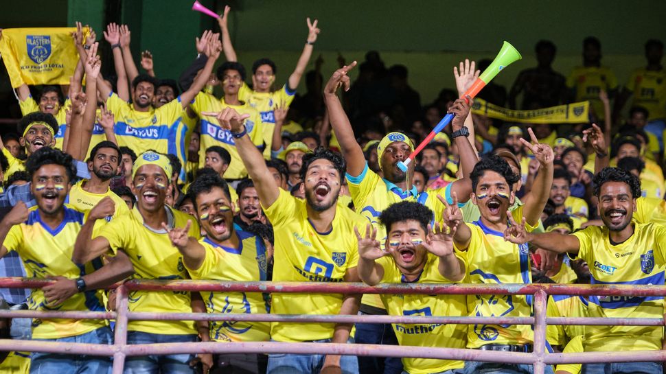 Kerala Blaster Fans Turns Kochi Kaloor into Yellow Sea Take a Look on
