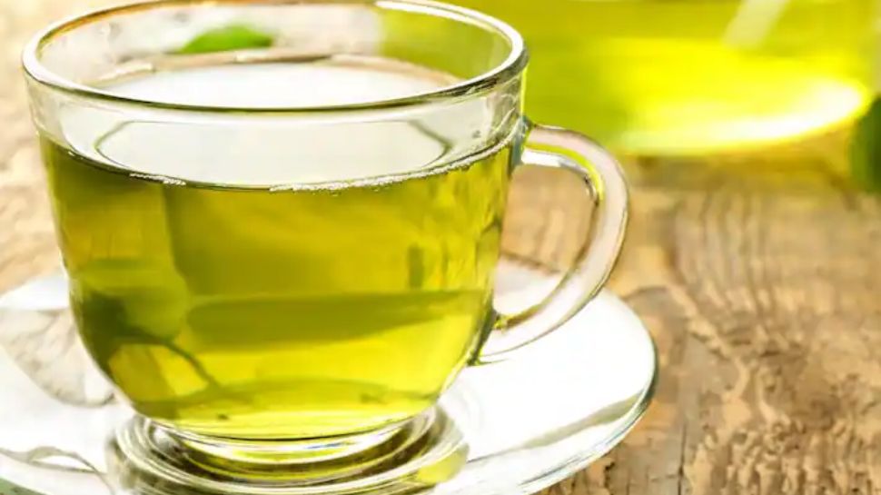 Green Tea: ദിവസവും ഗ്രീൻ ടീ കുടിക്കുന്നത് അൽഷിമേഴ്സ് രോഗികൾക്ക് ഗുണം ചെയ്യും... എങ്ങനെയെന്ന് അറിയാം Green Tea: ദിവസവും ഗ്രീൻ ടീ കുടിക്കുന്നത് അൽഷിമേഴ്സ് രോഗികൾക്ക് ഗുണം ചെയ്യും... എങ്ങനെയെന്ന് അറിയാം
