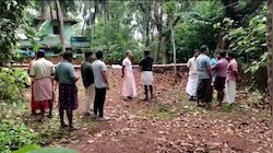 മലപ്പുറം തിരൂരിൽ നവജാതശിശുവിന്റെ മൃതദേഹം പറമ്പിൽ ഉപേക്ഷിച്ച നിലയിൽ