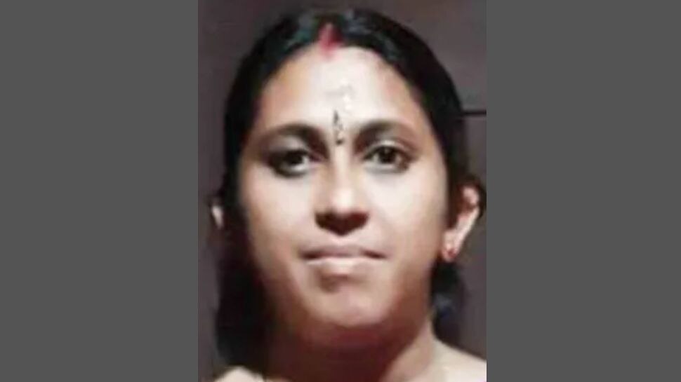 Pregnant lady found dead on a well in Alappuzha Alappuzha A pregnant