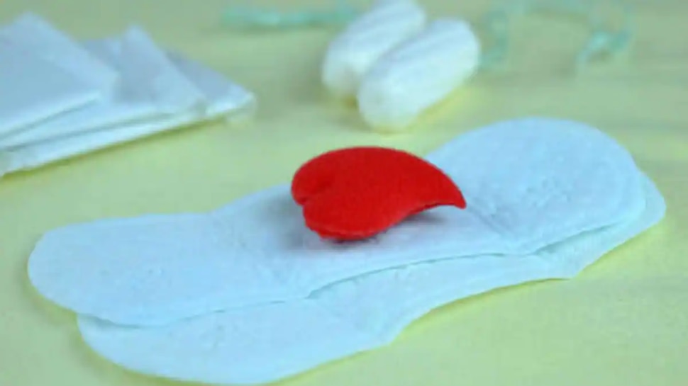 What is free bleeding? problems of practicing menstruating without ...