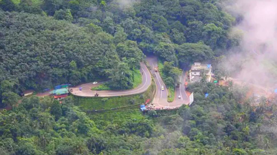 Thamarassery pass Trailers crossed the Thamarassery pass Traffic at