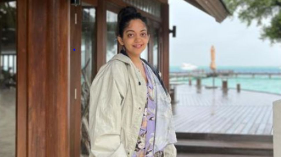 Ahaana Krishna Looks Hot in Shorts Actress Shares Pictures From Maldives |  Ahaana Krishna : Ahaana Krishna wearing a raincoat in Maldives like ‘Aluva and Matthikara’;  Pictures go viral