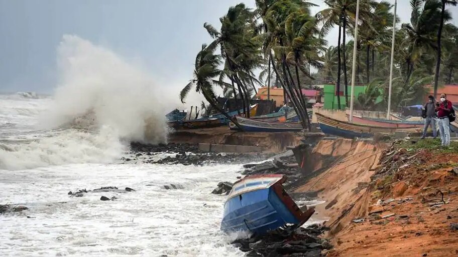 Coastal erosion: സംസ്ഥാനത്ത് ഉയർന്ന തിരമാലയ്ക്കും കടലാക്രമണത്തിനും സാധ്യത; ജാ​ഗ്രത മുന്നറിയിപ്പ്