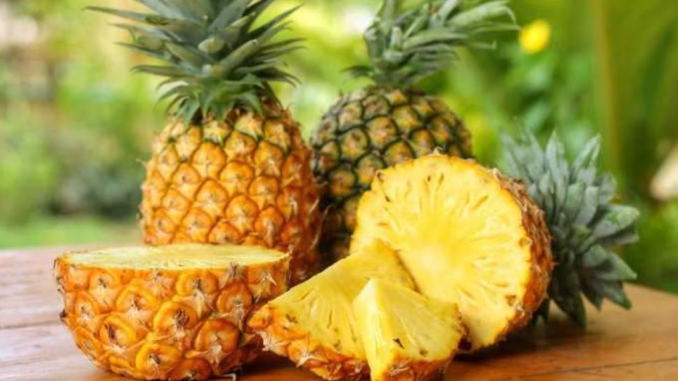 Pineapple Side Effects Four Dangers Of Eating Ananas In Excess