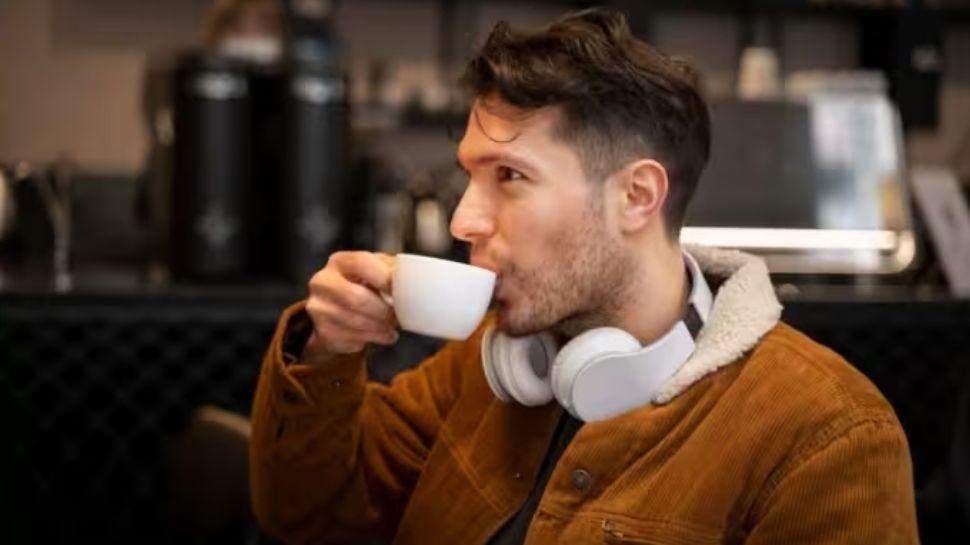 Side Effect Of Coffee: അമിതമായി കാപ്പി കുടിക്കുന്നവരാണോ നിങ്ങൾ? പല്ലുകൾ നേരിടും ഈ പ്രശ്നങ്ങൾ Side Effect Of Coffee: അമിതമായി കാപ്പി കുടിക്കുന്നവരാണോ നിങ്ങൾ? പല്ലുകൾ നേരിടും ഈ പ്രശ്നങ്ങൾ