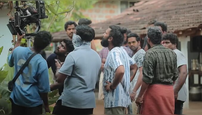 Corona Javan: ആന്റണി ദാസന്റെ കിടിലൻ ബാർ പാട്ട്; കൊറോണ ജവാനിലെ തലക്കിറുക്ക് ട്രെൻഡിങ്