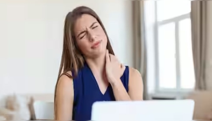 Heart Attack: കഴുത്ത് വേദനയെ നിസാരമായി കാണരുത്; നിശബ്ദ കൊലയാളിയായ ഈ രോ​ഗത്തിന്റെ ലക്ഷണമാകാം