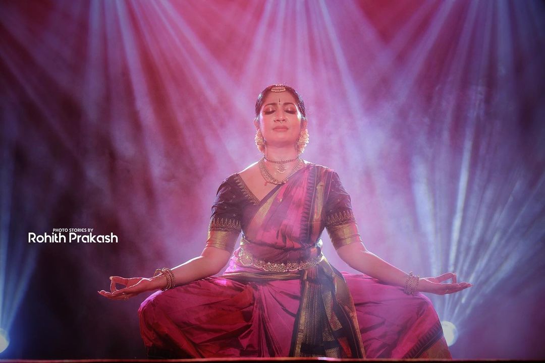 Navya Nair Performed Dance In Irinjalakuda Koodalmanikyam Temple ...