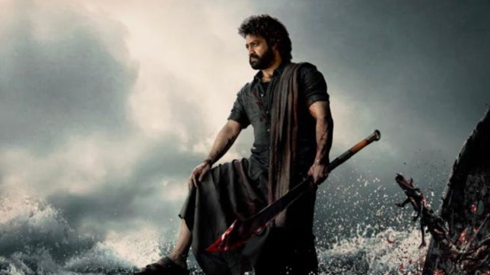 Devara: ജൂനിയർ എൻടിആറിന്റെ പുതിയ ചിത്രം 'ദേവര'; ഫസ്റ്റ് ലുക്ക് പോസ്റ്റർ പുറത്ത് വിട്ടു Devara: ജൂനിയർ എൻടിആറിന്റെ പുതിയ ചിത്രം 'ദേവര'; ഫസ്റ്റ് ലുക്ക് പോസ്റ്റർ പുറത്ത് വിട്ടു