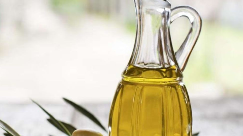 Five healthy reasons why you should use olive oil in your kitchen