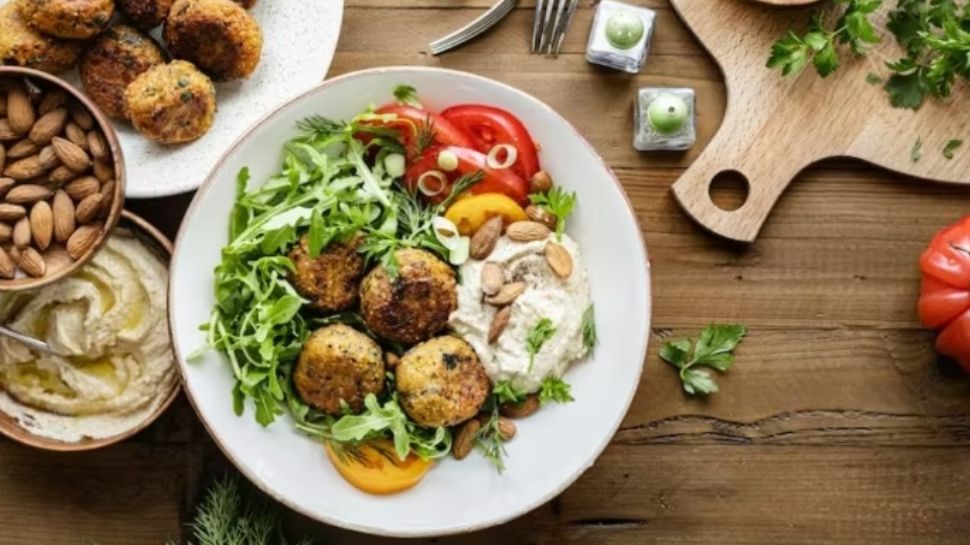 Vegan Diet Benefits Weight Loss To Diabetes 6 Reasons Why Veganism Is The New Health Trend | Vegan Diet Benefits: ശരീരഭാരം കുറയുന്നത് മുതൽ പ്രമേഹം നിയന്ത്രിക്കുന്നത് വരെ; നിരവധിയാണ് വീ​ഗൻ ഡയറ്റിന്റെ ​ഗുണങ്ങൾ