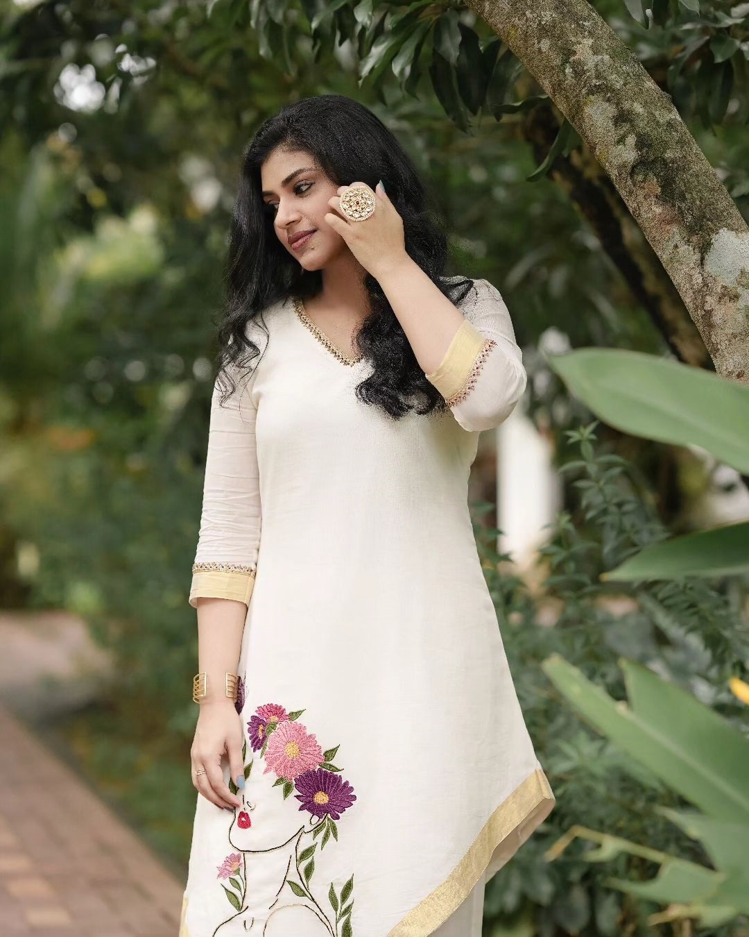 Saritha jayasurya clearance dress design
