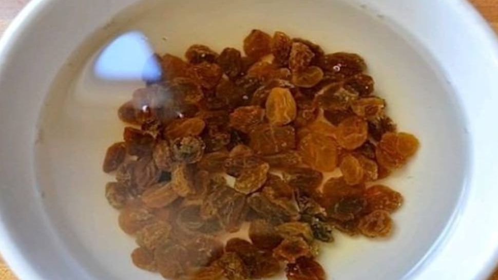 Amazing benefits of drinking raisin water in an empty stomach l Raisins