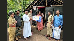 ഓണസമ്മാനമായി കിടപ്പാടം; ആദിവാസി കുടുംബങ്ങൾക്ക് കൈത്താങ്ങായി മമ്മൂട്ടി
