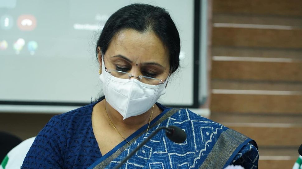 Nipah Virus: വവ്വാലുകളുടെ സ്രവ പരിശോധനാഫലം നെഗറ്റീവ്, വൈറസിന് മ്യൂട്ടേഷൻ സംഭവിച്ചിട്ടില്ലെന്ന് ആരോഗ്യമന്ത്രി വീണാ ജോർജ് Nipah Virus: വവ്വാലുകളുടെ സ്രവ പരിശോധനാഫലം നെഗറ്റീവ്, വൈറസിന് മ്യൂട്ടേഷൻ സംഭവിച്ചിട്ടില്ലെന്ന് ആരോഗ്യമന്ത്രി വീണാ ജോർജ്