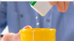 Artificial Sweeteners: ചായയിൽ കൃത്രിമ മധുരം ചേര്‍ക്കാറുണ്ടോ? എങ്കില്‍ സൂക്ഷിച്ചോളൂ  