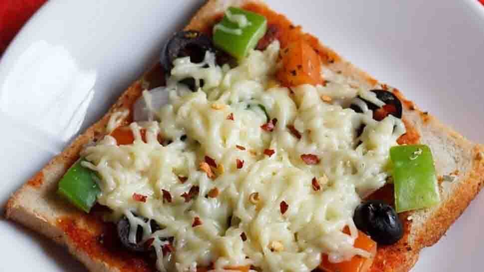 Simple Steps To Make Bread Pizza Recipe Bread Pizza വീട്ടിൽ ബ്രെഡ്