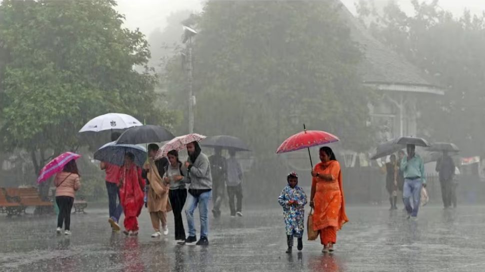 Kerala Rain Alert Heavy Rain In Middle Kerala Yellow Alert For 9 ...