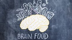 Brain Health: അമ്പതുകളിൽ എത്തിയോ? ഓർമ്മക്കുറവിനെ നേരിടാൻ ഈ സൂപ്പർ ഫുഡ്സ് കഴിക്കാം