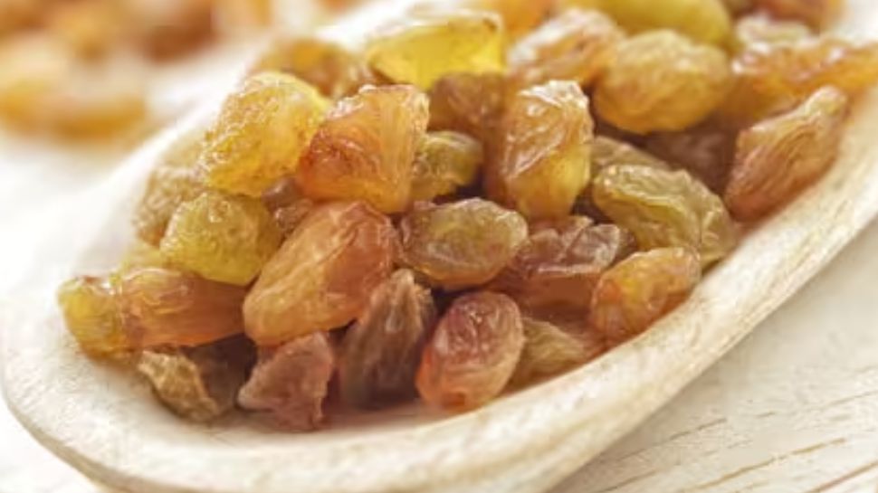 Is drinking raisin water on an empty stomach beneficial Know here