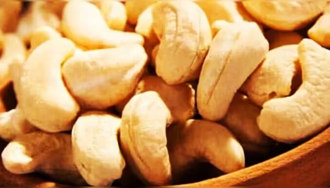 Cashew: ഇക്കൂട്ടർ അബദ്ധത്തിൽപ്പോലും കശുവണ്ടി കഴിക്കരുത്; ഗുണത്തിന് പകരം ദോഷം ചെയ്യും!