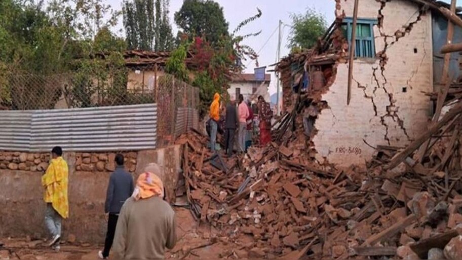 Nepal Earthquake: നേപ്പാളിൽ ഭൂചലനത്തിൽ മരിച്ചവരുടെ എണ്ണം 129 ആയി; രക്ഷാപ്രവർത്തനം തുടരുന്നു