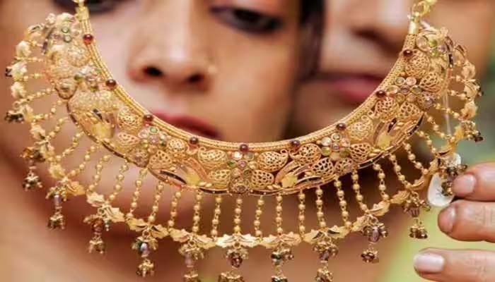 Gold Rate Today: സ്വർണവിലയിൽ ഇടിവ്, ഈ മാസത്തെ ഏറ്റവും കുറഞ്ഞ നിരക്കിൽ സ്വര്ണം Gold Rate Today: സ്വർണവിലയിൽ ഇടിവ്, ഈ മാസത്തെ ഏറ്റവും കുറഞ്ഞ നിരക്കിൽ സ്വര്ണം