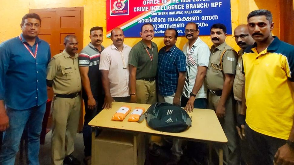 ഉപേക്ഷിക്കപ്പെട്ട നിലയിൽ തോൾ സഞ്ചി; പാലക്കാട് കണ്ടെത്തിയത് ഒരു കോടിയുടെ ഹെറോയിൻ