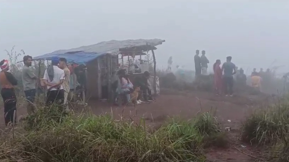 Kurumbalakotta: വയനാടിന്റെ ദൃശ്യഭംഗി, പെയ്തിറങ്ങുന്ന മഞ്ഞ്; സഞ്ചാരികളുടെ മനംകവര്ന്ന് കുറുമ്പാലക്കോട്ട Kurumbalakotta: വയനാടിന്റെ ദൃശ്യഭംഗി, പെയ്തിറങ്ങുന്ന മഞ്ഞ്; സഞ്ചാരികളുടെ മനംകവര്ന്ന് കുറുമ്പാലക്കോട്ട