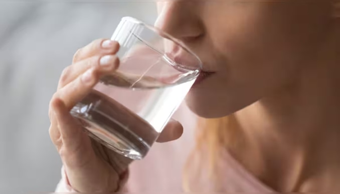 Water After Meals: ഭക്ഷണത്തിനൊപ്പം വെള്ളം കുടിക്കാറുണ്ടോ? എങ്കിൽ ഇക്കാര്യങ്ങള്‍ അറിഞ്ഞിരിക്കണം!