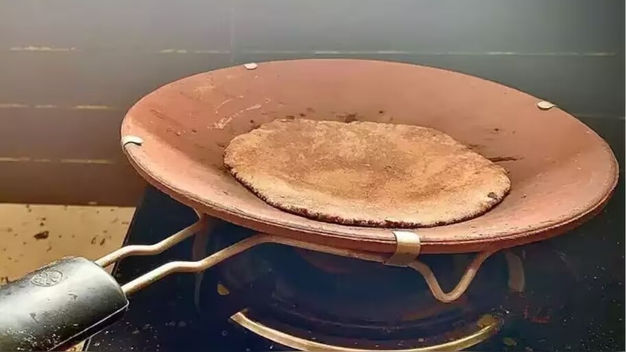 Clay Tawa: മൺപാത്രത്തിൽ പാകം ചെയ്ത ഭക്ഷണം കഴിക്കാം; ഈ രോഗങ്ങൾ അകറ്റാം
