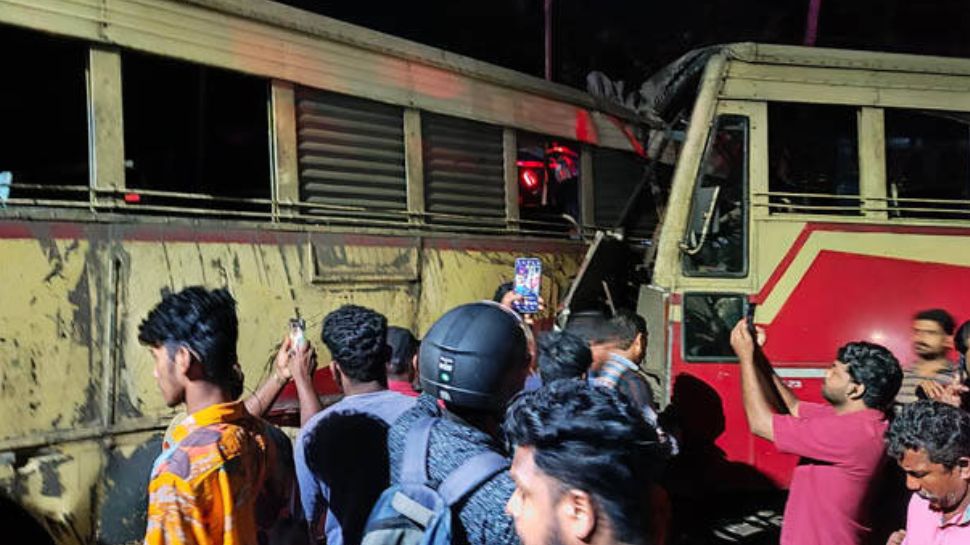 KSRTC Bus Accident: കെഎസ്ആർടിസി ബസുകൾ കൂട്ടിയിടിച്ച് അപകടം: നിരവധി പേർക്ക് പരിക്ക്; 4 പേരുടെ നില ഗുരുതരം KSRTC Bus Accident: കെഎസ്ആർടിസി ബസുകൾ കൂട്ടിയിടിച്ച് അപകടം: നിരവധി പേർക്ക് പരിക്ക്; 4 പേരുടെ നില ഗുരുതരം